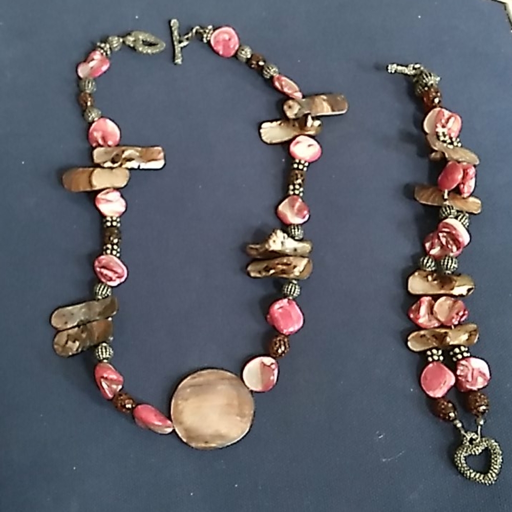 Women's necklace and bracelet set